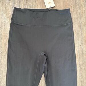 NWT Fabletics Anywhere Motion 365+ High Waisted Leggings | Size M